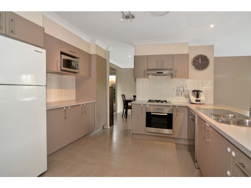16 Emerald Drive, Meroo Meadow NSW 2540