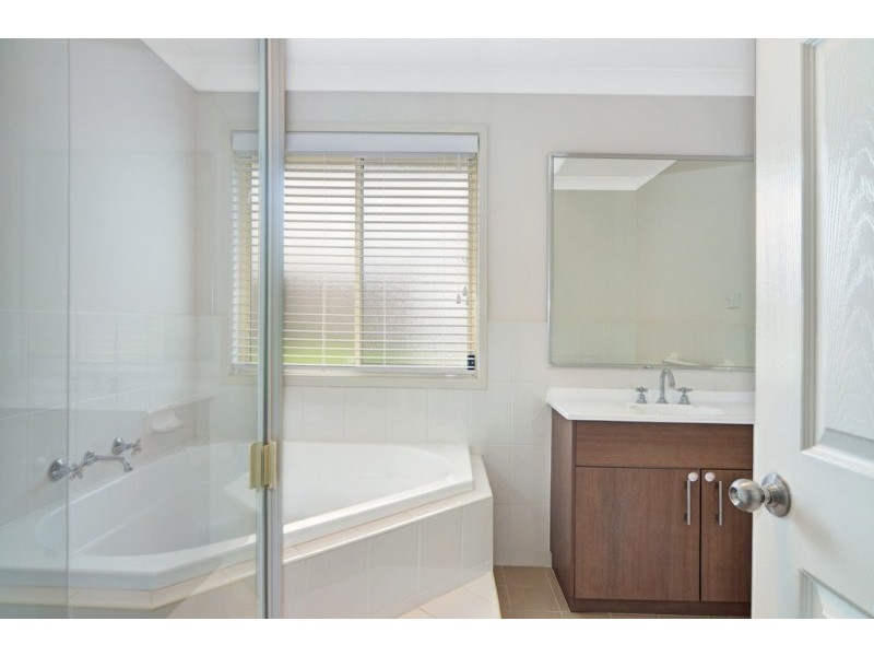 16 Emerald Drive, Meroo Meadow NSW 2540
