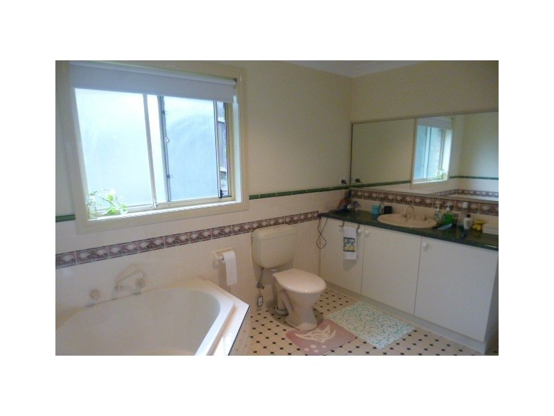 1 Hamilton Place, Bomaderry NSW 2541