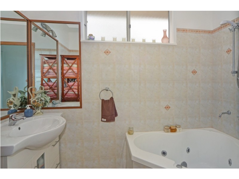 8 Elder Crescent, Nowra NSW 2541