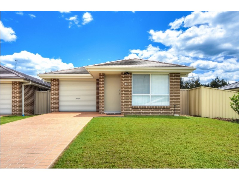 8b Zieria Avenue, North Nowra NSW 2541