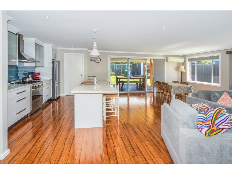 11 Trawler Street, Vincentia NSW 2540