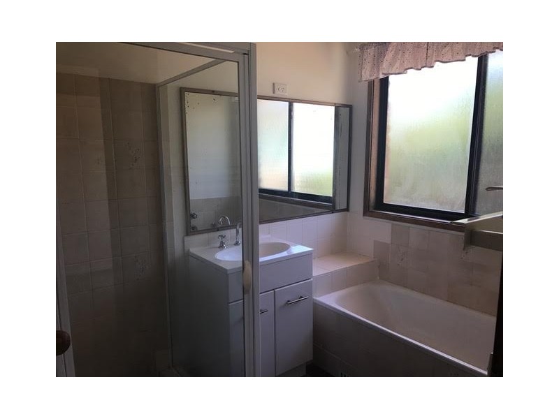 1 Birkdale Grove, Bomaderry NSW 2541