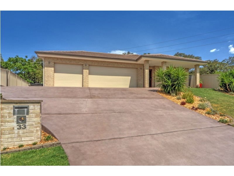 33 Warrigal Street, Nowra NSW 2541