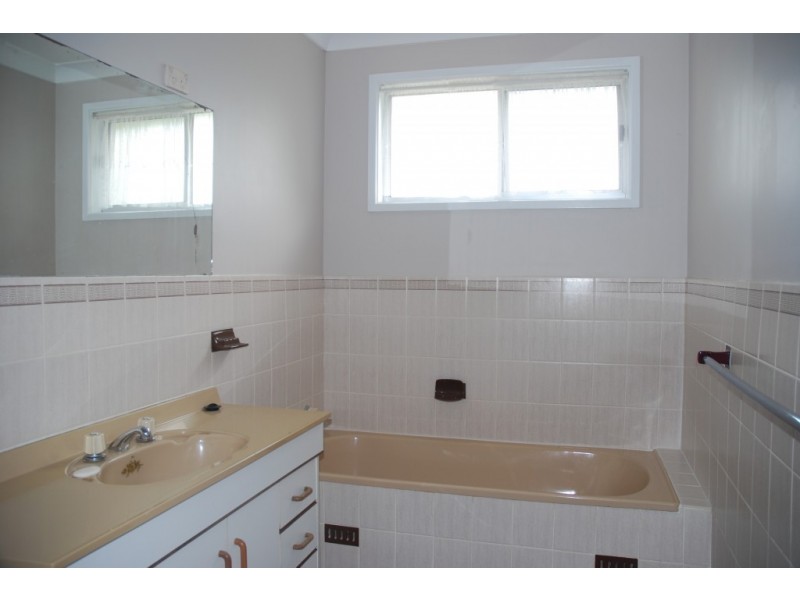 21 Young Avenue, Nowra NSW 2541