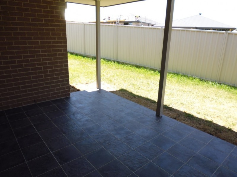 35 Basil Street, Worrigee NSW 2540