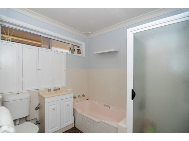 16 Hockey Street, Nowra NSW 2541