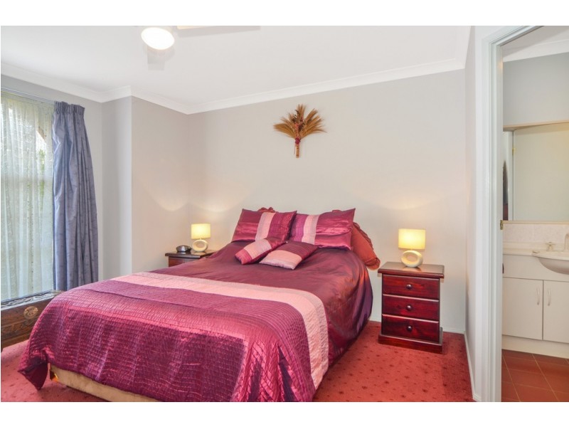 18 Carrington Park Drive, Nowra NSW 2541