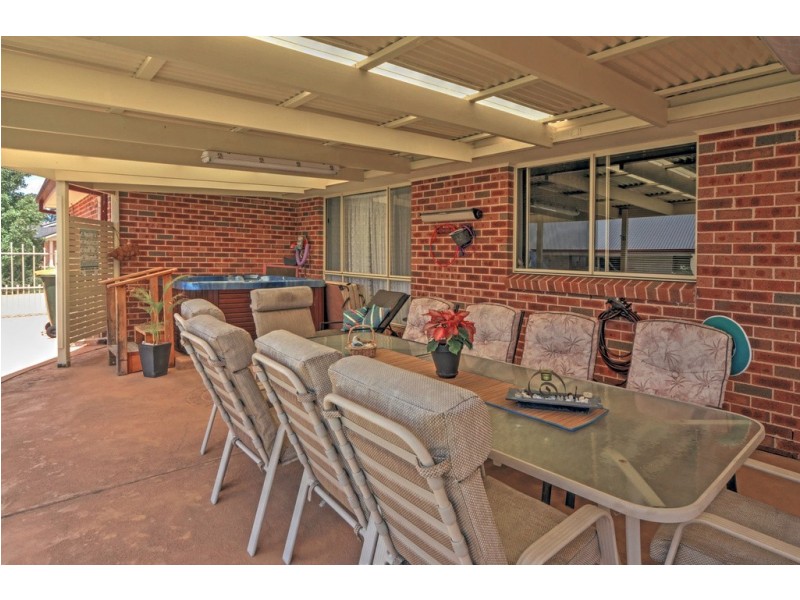 18 Carrington Park Drive, Nowra NSW 2541