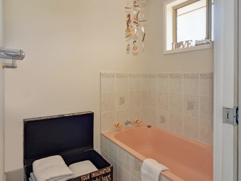 2 Clarke Avenue, North Nowra NSW 2541