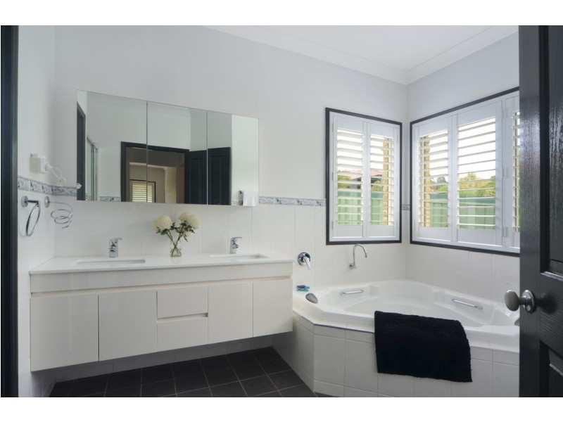 14 Appleberry Close, Bomaderry NSW 2541