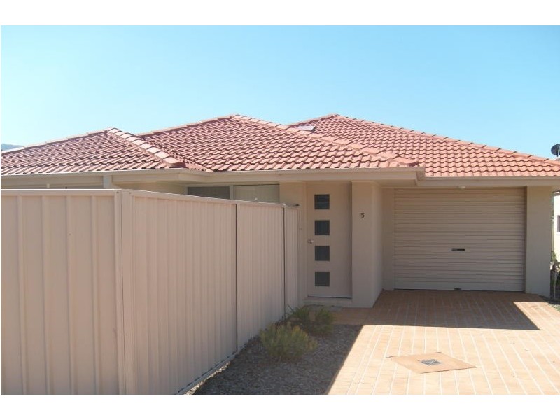 5/8 Meroo Road, Bomaderry NSW 2541