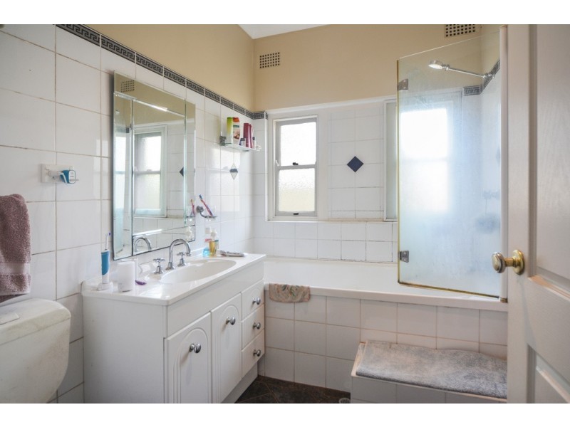 15 Cambewarra Road, Bomaderry NSW 2541