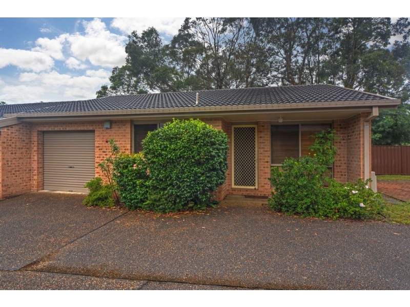 4/6 Carisbrooke Close, Bomaderry NSW 2541