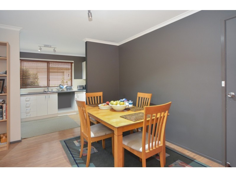 4/6 Carisbrooke Close, Bomaderry NSW 2541