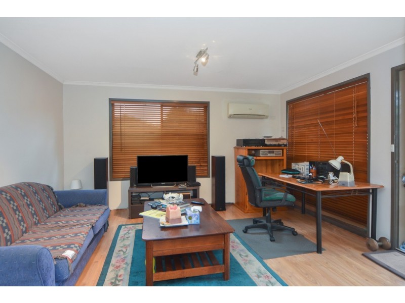 4/6 Carisbrooke Close, Bomaderry NSW 2541