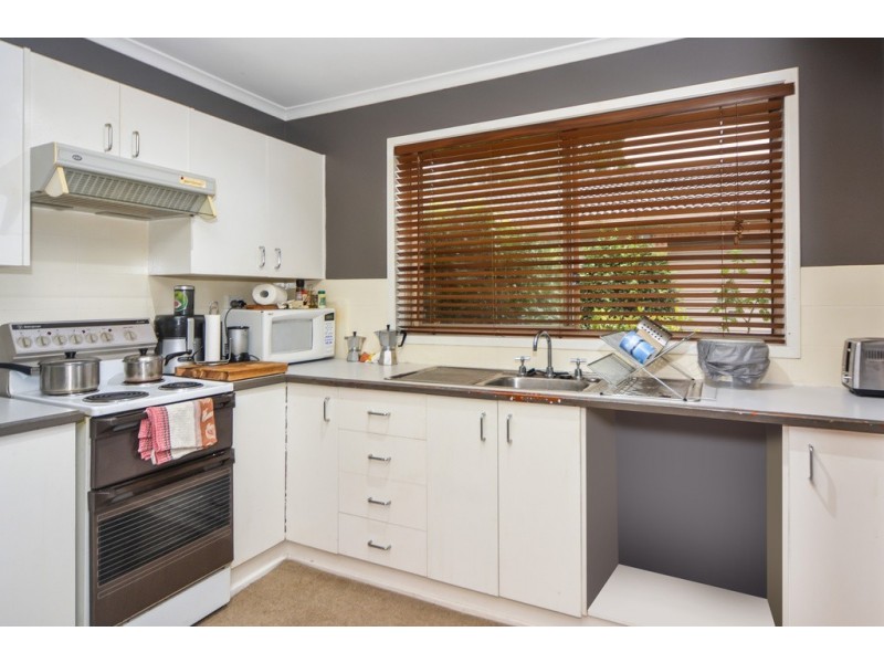 4/6 Carisbrooke Close, Bomaderry NSW 2541