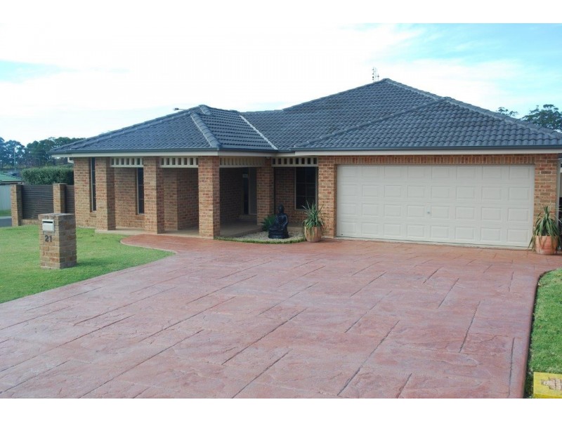 21 Carrington Park Drive, Nowra NSW 2541