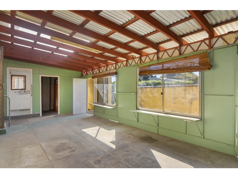 87 Albert Street, Nowra NSW 2541