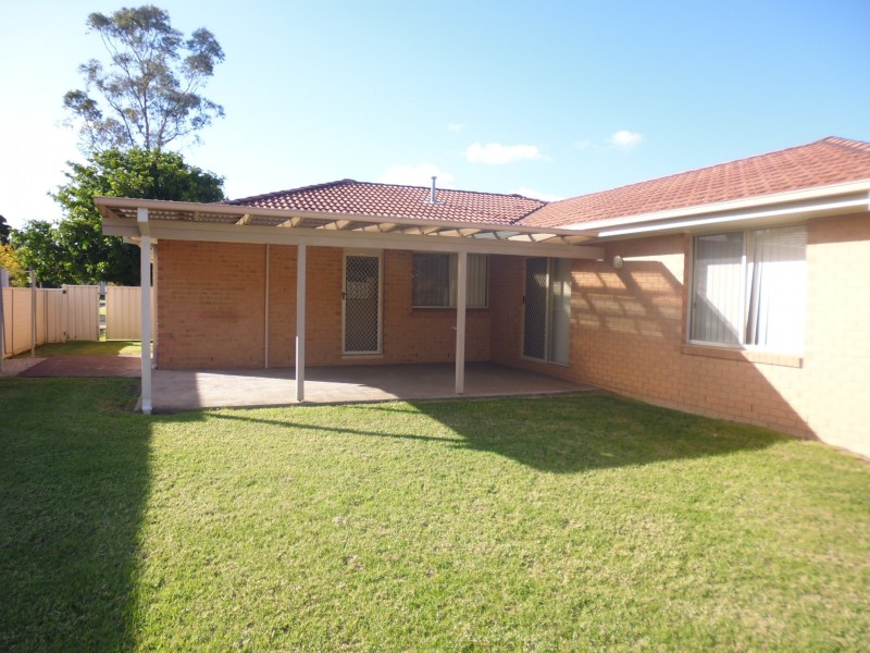 15 St James Crescent, Worrigee NSW 2540