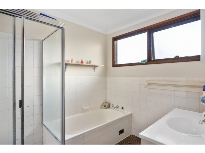 2 Monk Crescent, Bomaderry NSW 2541