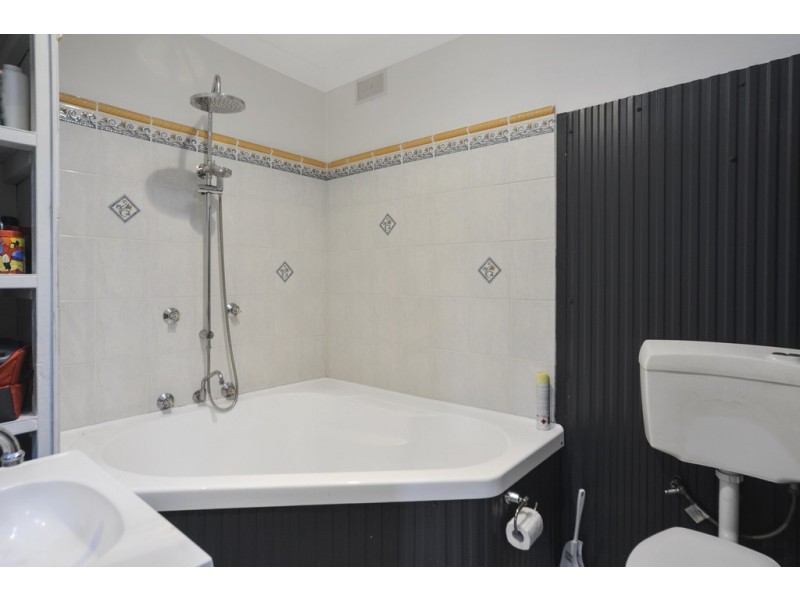 373 Princes Highway, Bomaderry NSW 2541