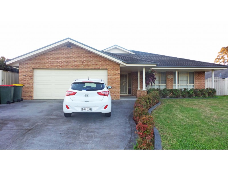 19 Rouken Glen, West Nowra NSW 2541