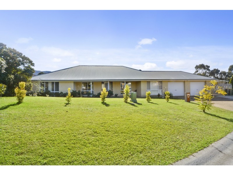 17 Hibiscus Place, Bomaderry NSW 2541