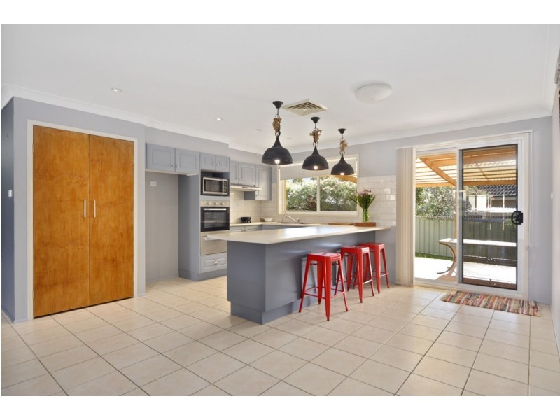 17 Hibiscus Place, Bomaderry NSW 2541