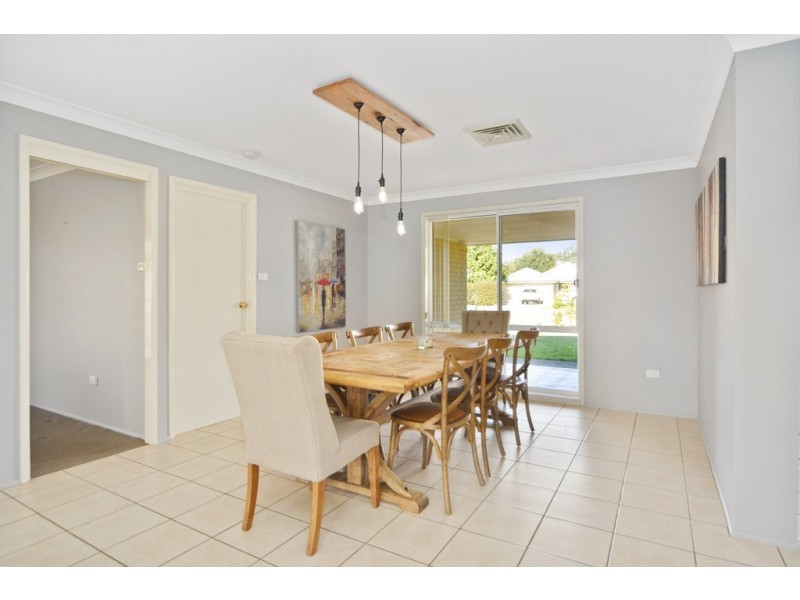 17 Hibiscus Place, Bomaderry NSW 2541