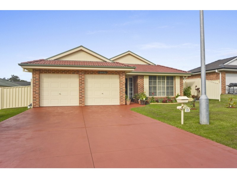 19 Kardella Avenue, Nowra NSW 2541