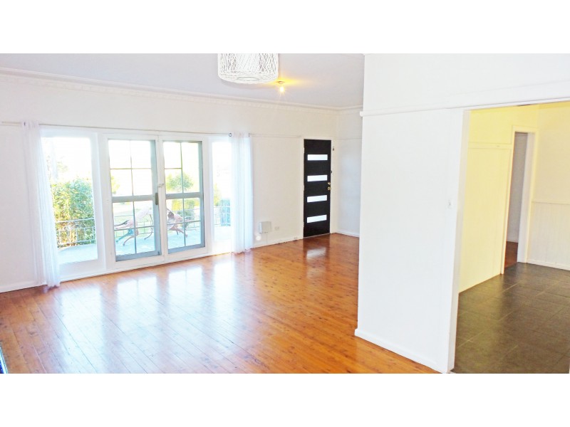 39 Mulgen Crescent, Bomaderry NSW 2541