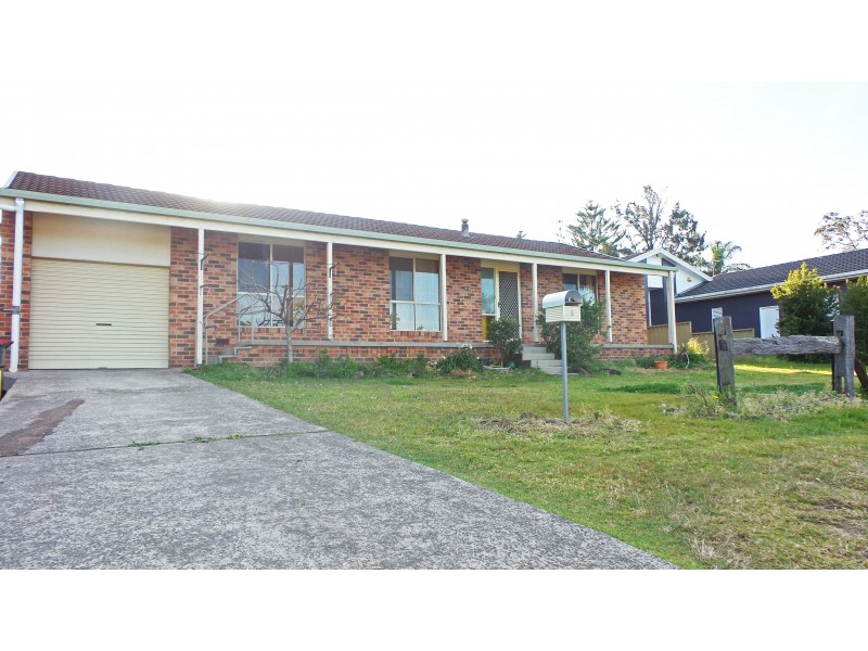 5 Lyndhurst Drive, Bomaderry NSW 2541