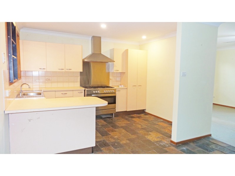 5 Lyndhurst Drive, Bomaderry NSW 2541