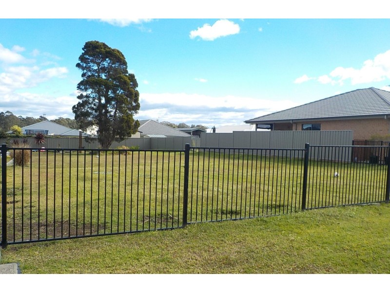 6 Hanover Close, South Nowra NSW 2541