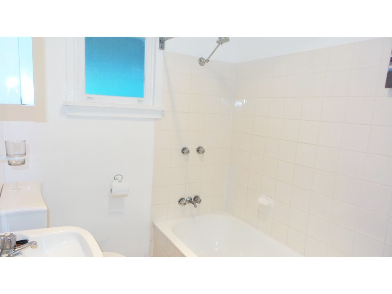 5a Elizabeth Avenue, Nowra NSW 2541