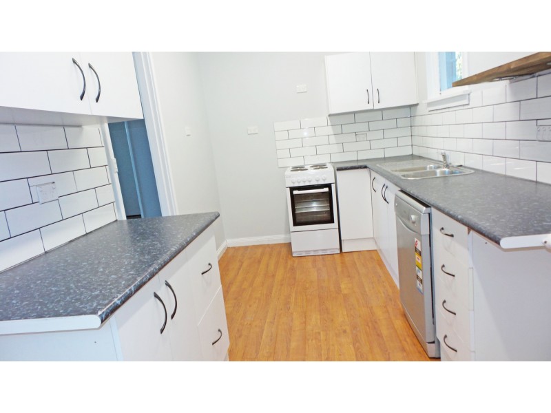 5a Elizabeth Avenue, Nowra NSW 2541