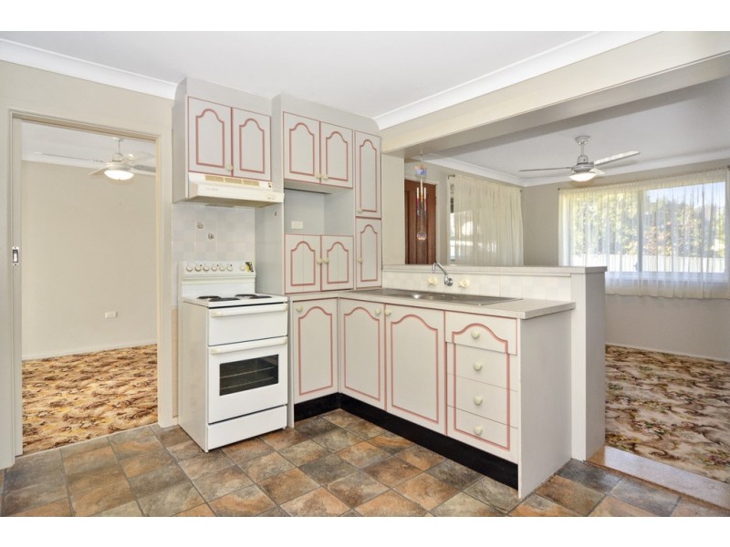 16 Salisbury Drive, Nowra NSW 2541