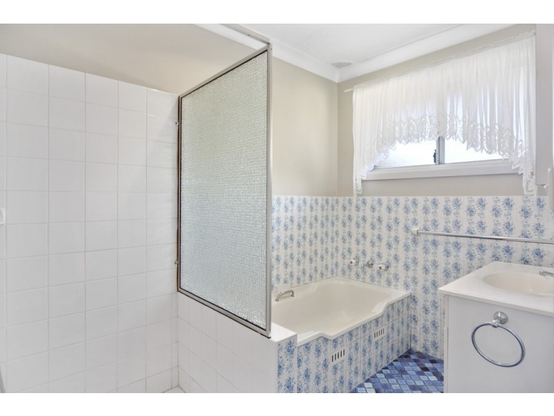 16 Salisbury Drive, Nowra NSW 2541