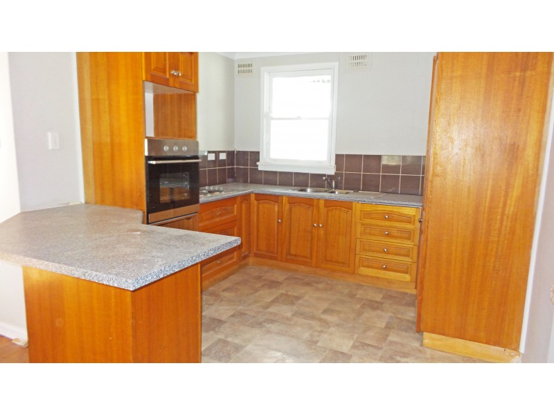 12 Knapp Avenue, Nowra NSW 2541