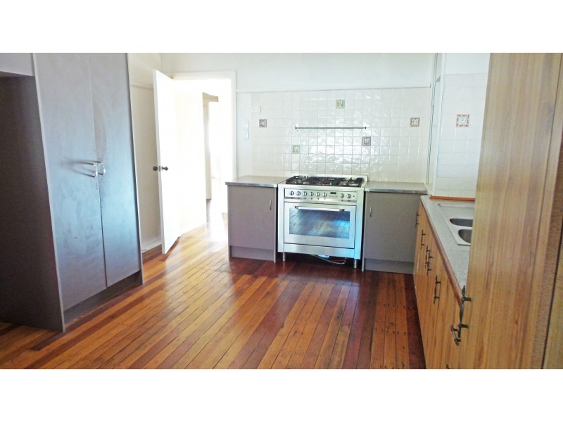 46 Brinawarr Street, Bomaderry NSW 2541