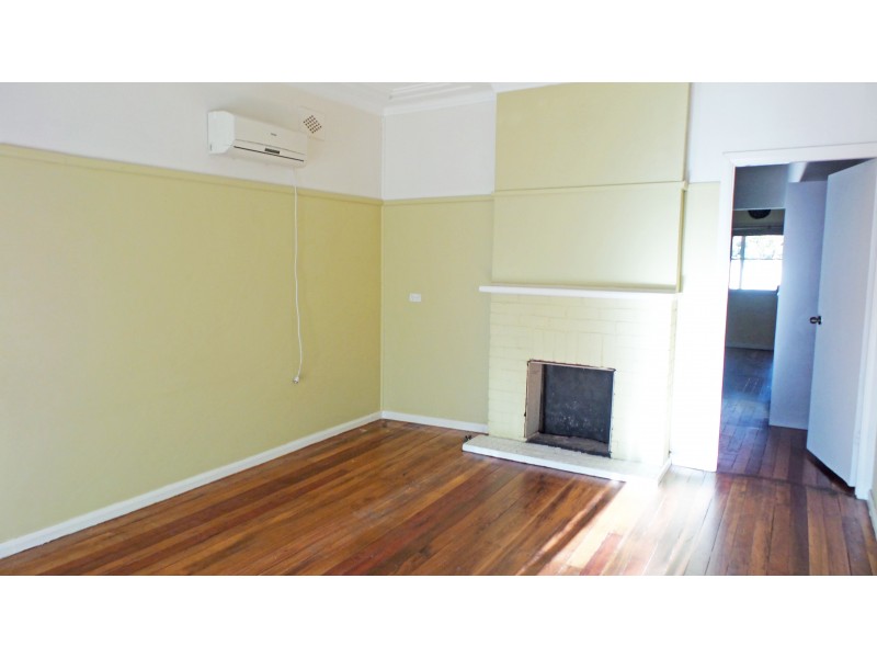 46 Brinawarr Street, Bomaderry NSW 2541