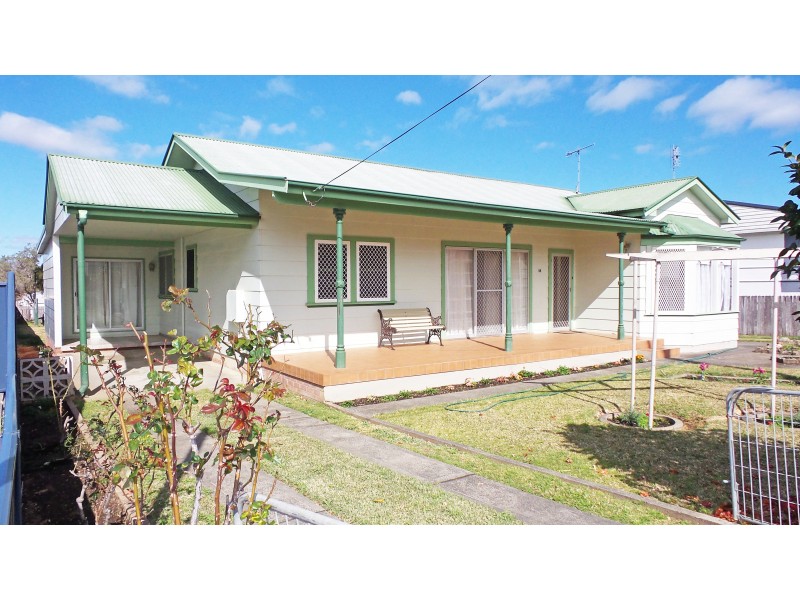 18 Plunkett Street, Nowra NSW 2541