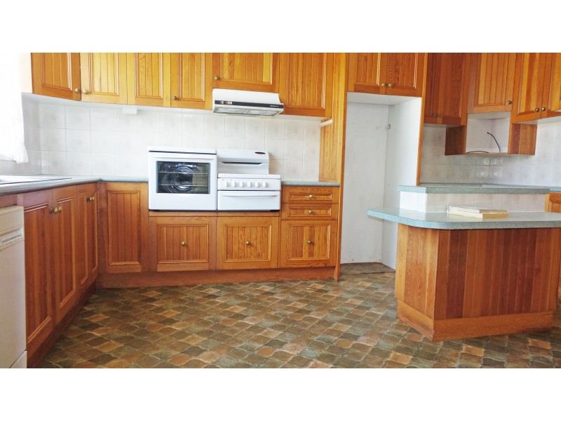 18 Plunkett Street, Nowra NSW 2541