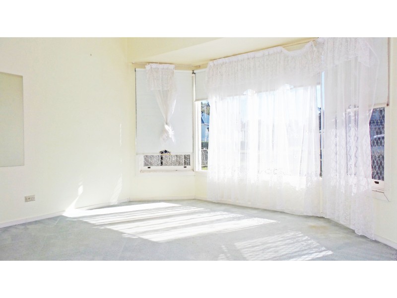 18 Plunkett Street, Nowra NSW 2541