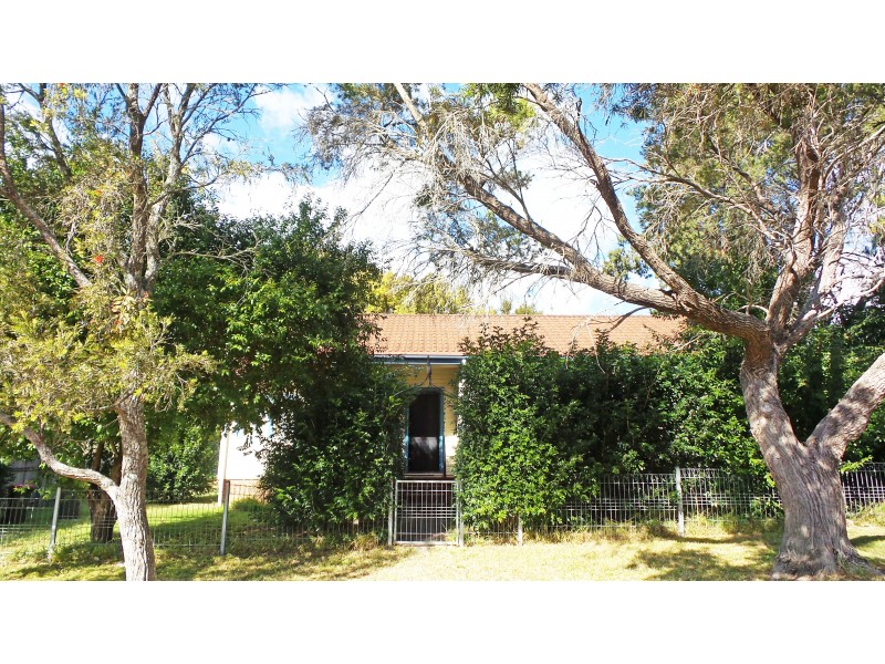 12 Huxley Street, Nowra NSW 2541