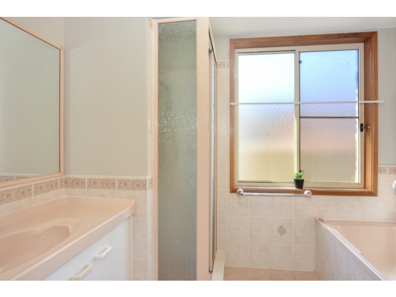 25 Lydon Crescent, West Nowra NSW 2541