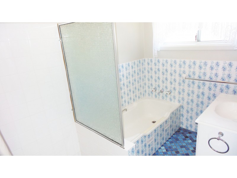 16 Salisbury Drive, Nowra NSW 2541