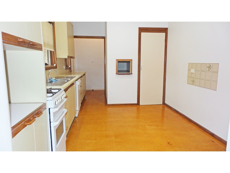 104 West Birrilley Street, Bomaderry NSW 2541