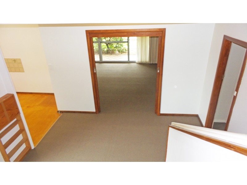 104 West Birrilley Street, Bomaderry NSW 2541